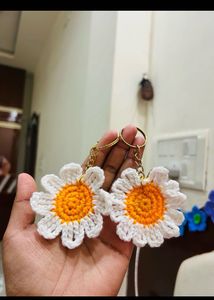 Handmade Crochet Flower Keychain (Set of 1)