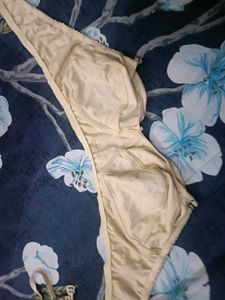New Bra With Straps In 32 B Size