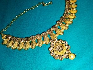 Exquisite Gold Tone Jewelry Set