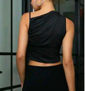 Chic Black Sleeveless Crop Top