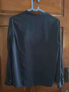 Vanheusen Elegant Navy Blue Top