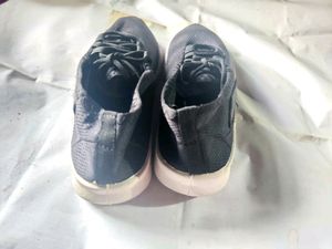 Comfortable Black Running Shoes