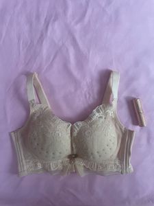 Elegant Lace Front-Closure Bra