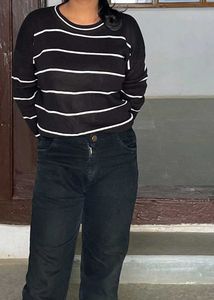 Curve crew neck knitted jumper in black