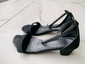 Marc Loire black heels