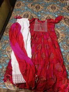Beautiful Red &amp; White Kurta Set