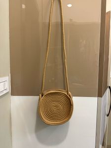 Cute Round Crossbody Bag with Daisy