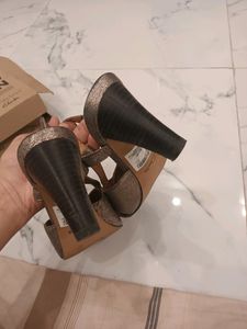 Clarks Used 2 Times Only