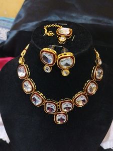 Kundan Heavy Stone Necklace With Mangtika