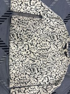 white abd black cheetah print sweatshirt