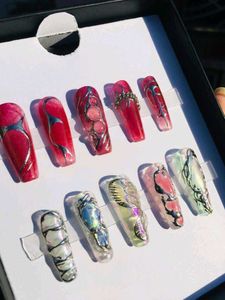 Elegant Artistry Bold and Bespoke Press-On Nails