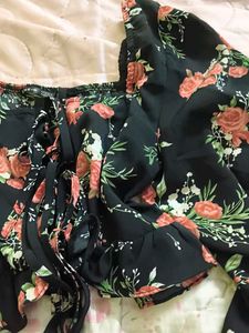 Shein Floral Print Lace-Up Crop Top