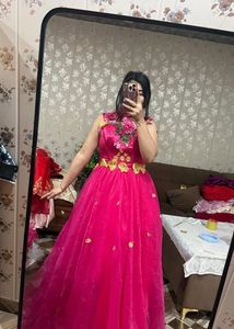 Stunning Pink Embroidered Gown🩷🎀🧚🏻‍♀️