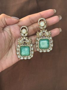 Exquisite Emerald & Crystal Dangle Earrings