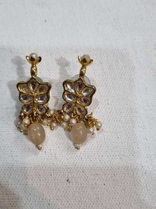 Elegant Kundan &amp; Pearl Jhumka Earrings
