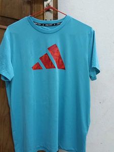 Adidas T-Shirt