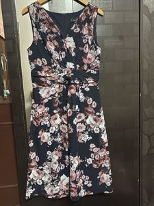 Chic Floral Print V-Neck Dress