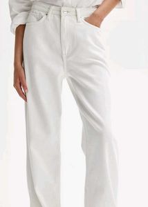 h&m White straight Leg Jeans🤍
