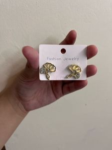 Fashionable Flower Stud Earrings