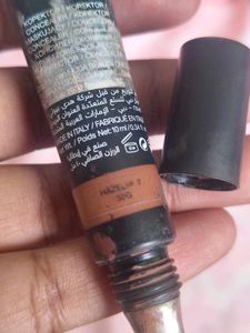 Huda Beauty Concealer