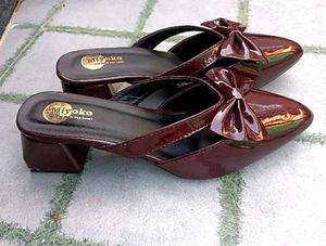 Stylish Burgundy Patent Bow Flats