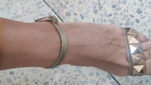 Gold Confortable Shoes