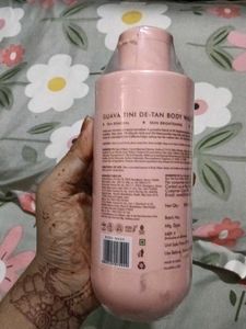 mCaffeine Guava Tini De-Tan Body Wash