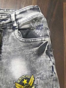 Stylish Distressed Jeans with Patches