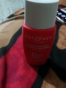 Dot &amp; Key Strawberry Dew Tinted Sunscreen SPF 50 P