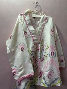 Elegant White Kurta with Pink Floral Print
