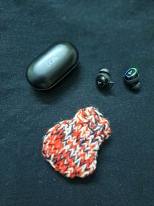 Earphone Holder. Earpod Holder. Can Be Used To Hold Both Wired And Wireless Earphones