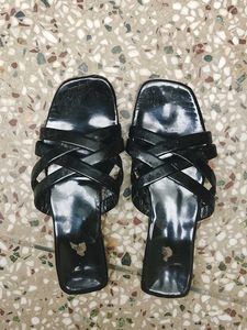 Stylish Black Crossover Strap Sandals