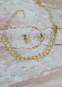 Elegant Gold Necklace and Earring Set