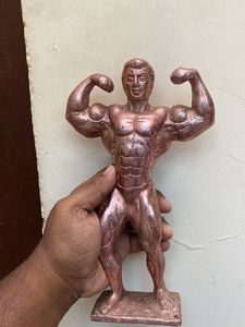 Vintage Bodybuilder Figurine Trophy (2)
