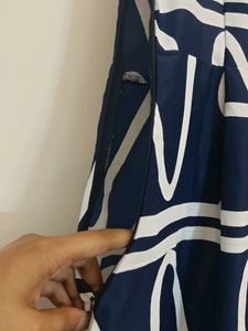 Stylish Navy &amp; White Graphic Print Dress