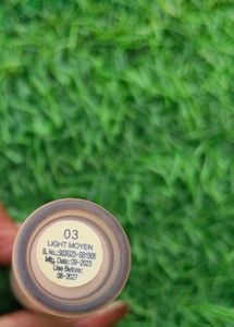 Swiss Beauty Liquid Concealer shade 03 LIGHT MOYEN