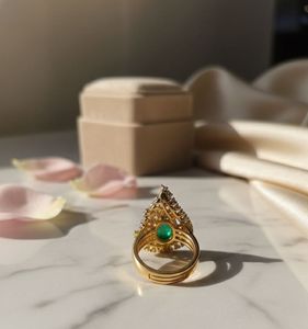 Elegant Emerald &amp; Diamond ring