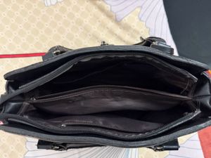 Chic Black Croc-Embossed Handbag