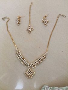 Elegant Pearl and Diamond Necklace Set