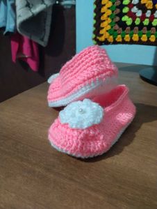 Crochet Baby Hat &amp; Booties Set