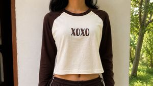 Cute XOXO Raglan Long Sleeve Top
