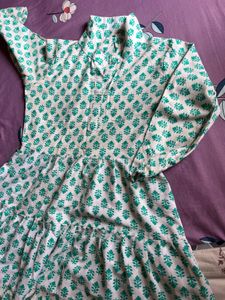 White &amp; Green Printed Ethnic Gown