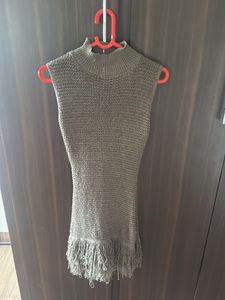 Sleeveless Knitted Tunic with Fringe