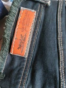 LEVIS❗️PRICE DROP RIPPED BOOTCUT JEANS🎀