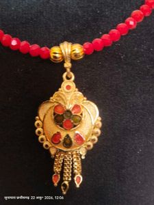 Elegant Gold Pendant Necklace