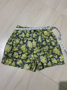 Uniqlo Floral Halfpant