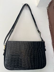 Chic Black Croc Embossed Shoulder Bag