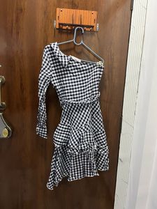Chic Gingham Ruffled One-Shoulder Dress