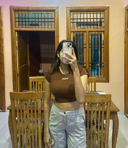 burger bae crop tee