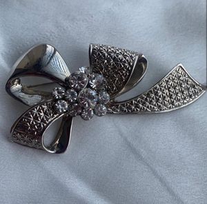 Artificial Diamond ♦️ Brooch